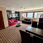 Pokoj Z Aneksem W Hotelu Blisko Plazy, Z Garazem